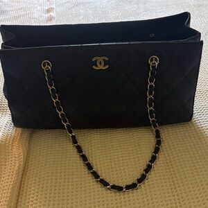 CHANEL Black Quilted Leather Shoulder Tote with Gold Chain